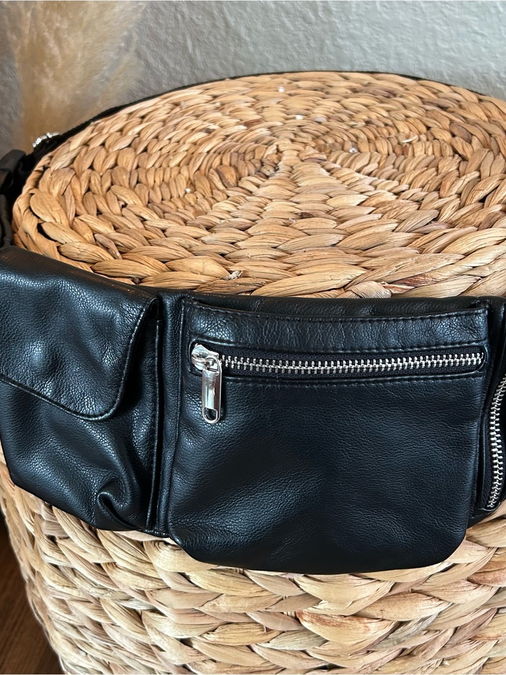 Wild Fable Black Faux Leather 4 Pocket Utility Fanny Pack Belt Bag Crossbody